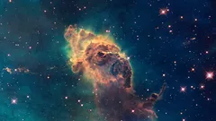 Fascinující barevná mlhovina v prostoru s hvězdami